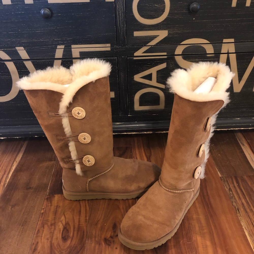 UGG tan bailey boot sz. 9